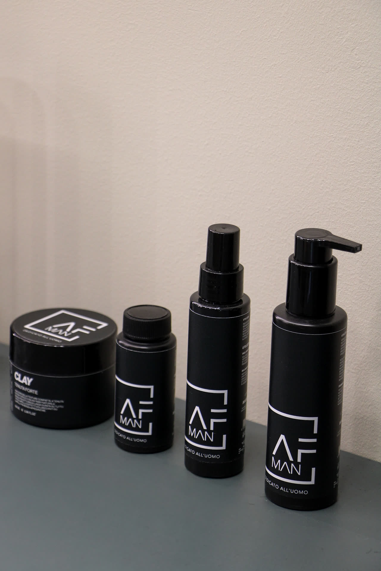La linea di prodotti a marchio AFMAN: clay, spray e detergenti
